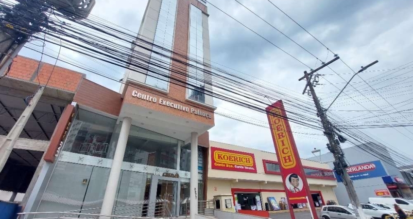 Sala comercial com 1 sala para alugar na Rua Vinte e Quatro de Abril, 2977, Centro, Palhoça