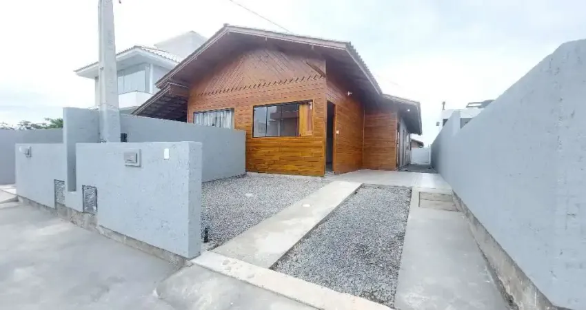 Excelente Casa 2 dormitório(s) em Carianos - Florianópolis