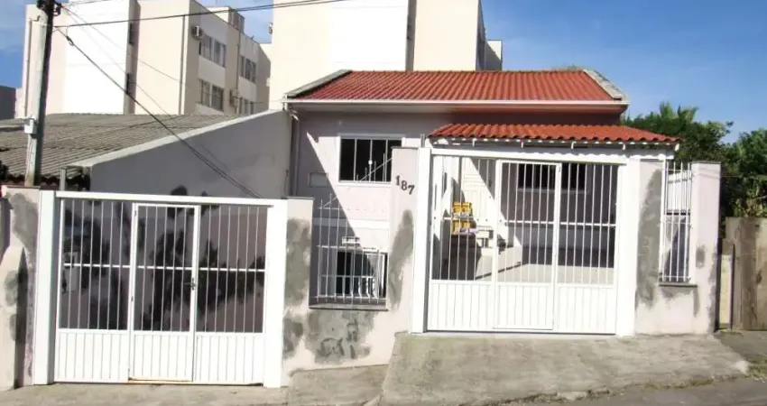 Excelente Apartamento 2 dormitório(s) em Capoeiras - Florianópolis