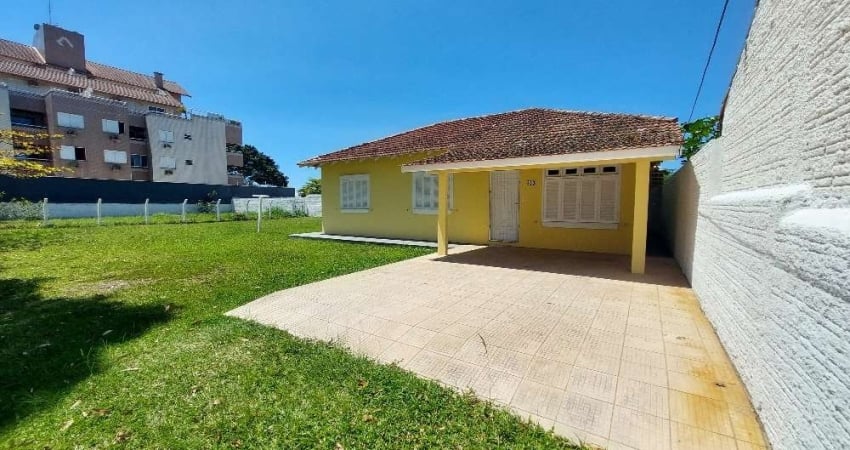 Casa com 3 quartos para alugar na Rua Clorinda Ventimiglia, 480, Cachoeira do Bom Jesus, Florianópolis