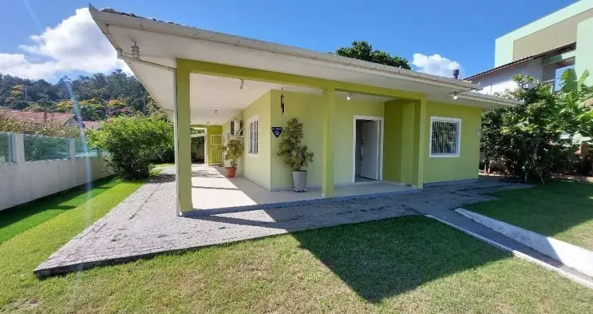 Casa com 2 quartos para alugar na Rua Isid Dutra, 70, Sambaqui, Florianópolis
