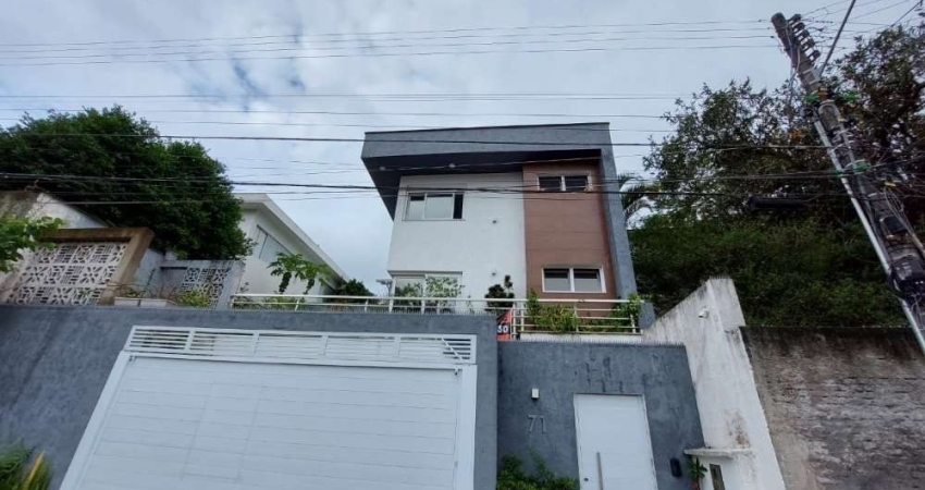 Excelente Casa 3 dormitório(s) em Agronômica - Florianópolis
