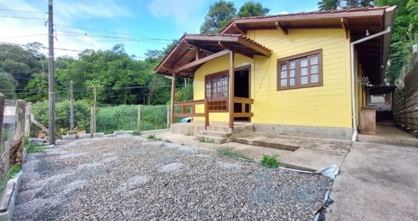 Excelente Casa 3 dormitório(s) em Pantanal - Florianópolis