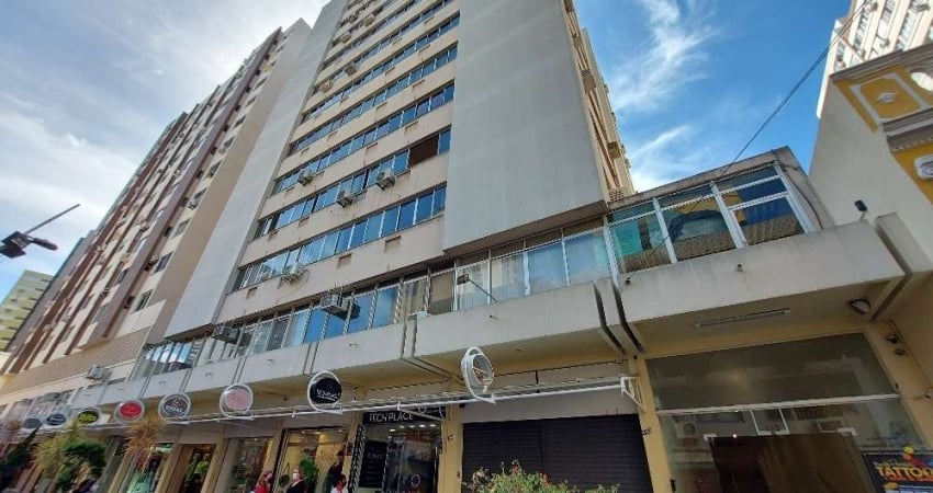 Apartamento com 3 quartos para alugar na Rua Vidal Ramos, 178, Centro, Florianópolis