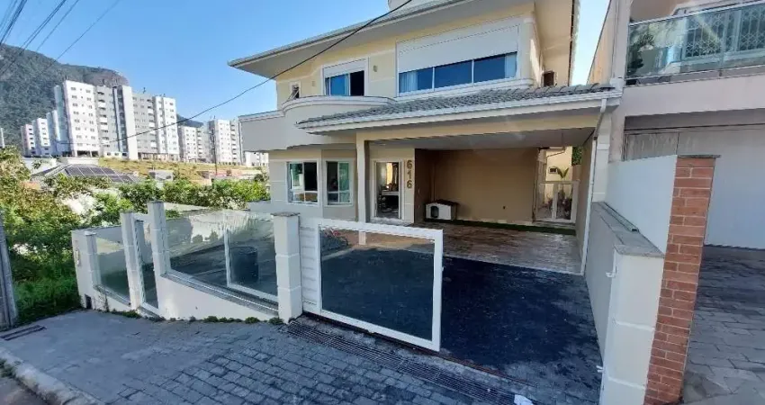 Casa com 4 quartos para alugar na Rua do Copo de Leite, 616, Pedra Branca, Palhoça