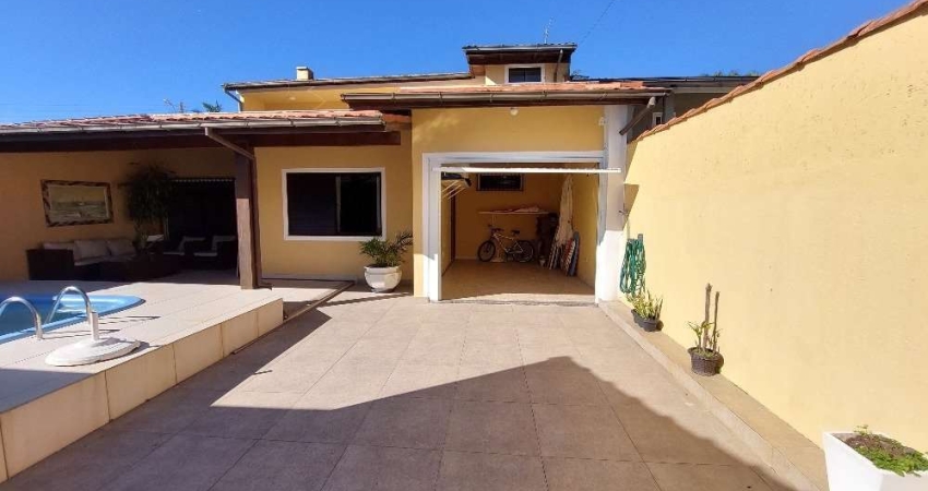 Excelente Casa 3 dormitório(s) em Barra da Lagoa - Florianópolis