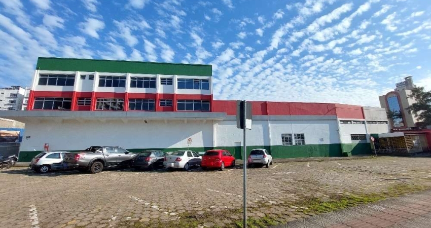 Prédio para alugar na Rua Ursulina Senna de Castro, 317, Estreito, Florianópolis