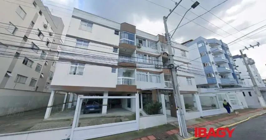 Excelente Apartamento 2 dormitório(s) em Abraão - Florianópolis