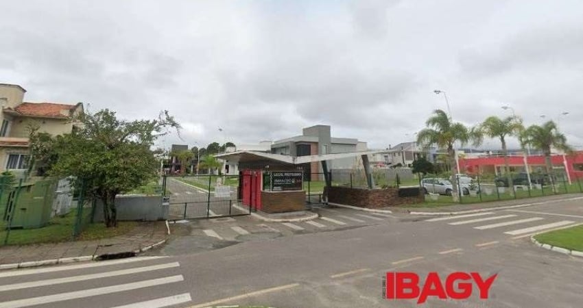 Casa em condomínio fechado com 3 quartos para alugar na Avenida Red Park, 784, São João do Rio Vermelho, Florianópolis