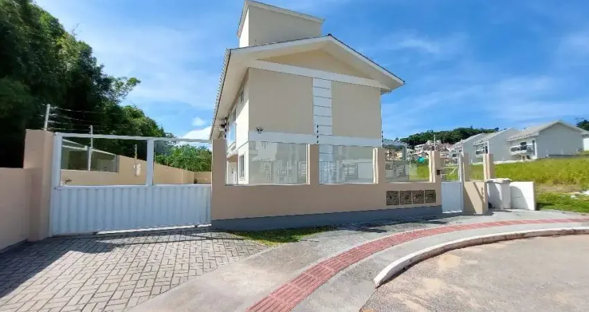 Casa com 3 quartos para alugar na Rua Marcelo Tadeu Morona, 52, Sertão do Maruim, São José