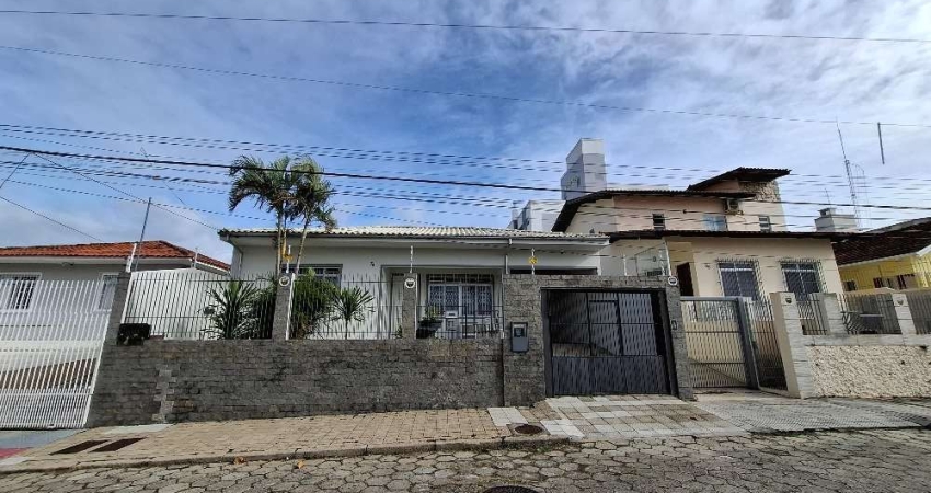 Excelente Casa 3 dormitório(s) em Capoeiras - Florianópolis