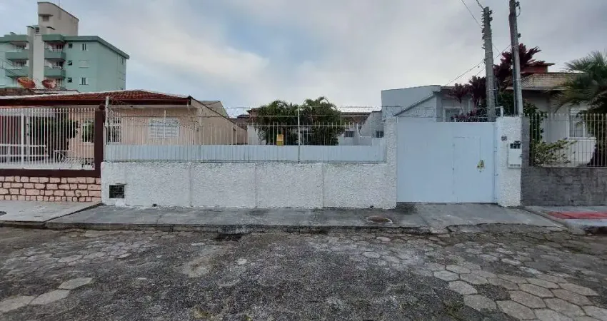 Casa com 4 quartos para alugar na CID ROCHA AMARAL, 58, Jardim Atlântico, Florianópolis