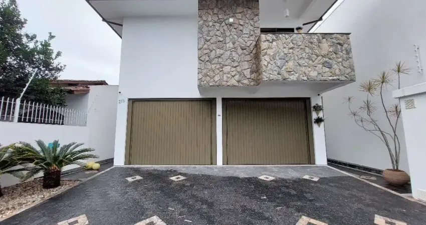 Prédio com 8 salas para alugar na Rua Antônio Mattos Areas, 215, Balneário, Florianópolis