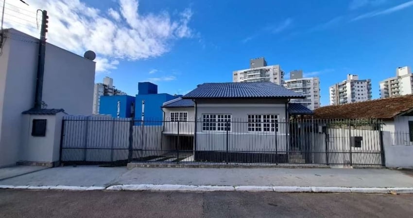 Excelente Casa 4 dormitório(s) em Barreiros - São José