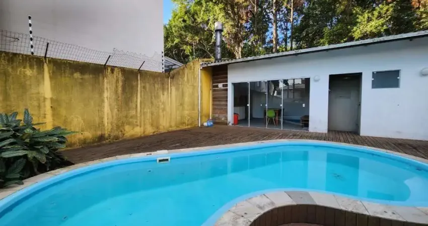 Casa com 3 quartos para alugar na Humberto Rohden, 825, Campeche, Florianópolis