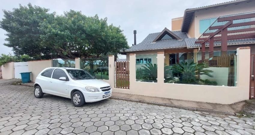 Excelente Casa 3 dormitório(s) em BALNEARIO PONTA DO PAPAGAIO - Palhoça