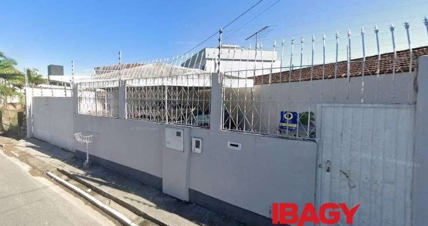 Casa comercial para alugar na Rua Marciano Bonifácio de Souza, 113, Centro, Palhoça