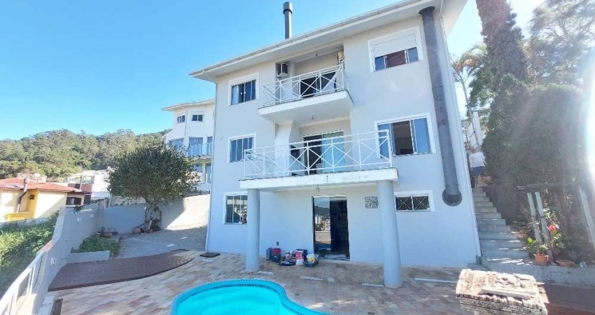 Excelente Casa 3 dormitório(s) em Trindade - Florianópolis