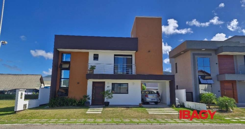 Excelente Casa 3 dormitório(s) em São João do Rio Vermelho - Florianópolis