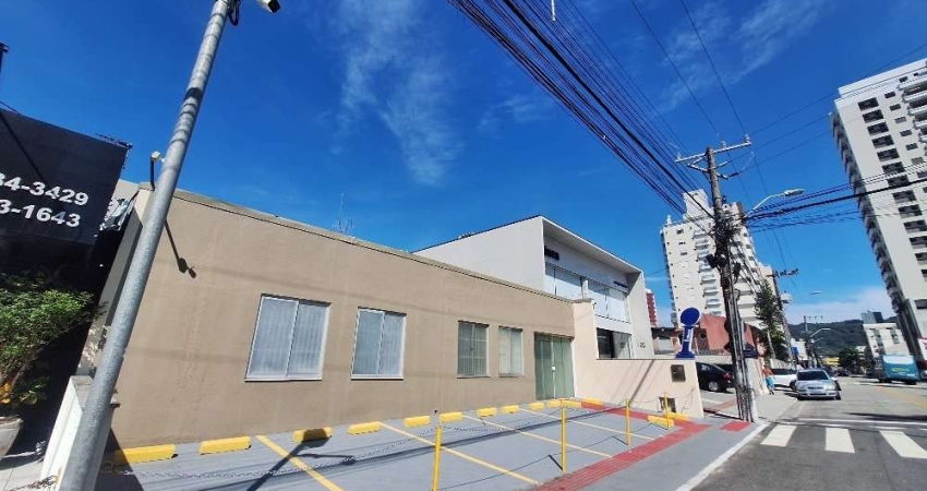 Casa comercial para alugar na Rua José Gonzaga Regina Lima, 155, Kobrasol, São José