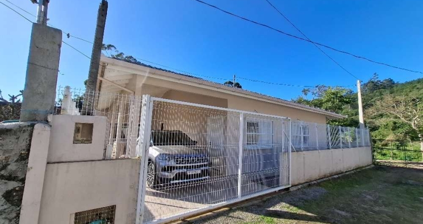 Casa com 3 quartos para alugar na Rua Fernando Osvaldo de Oliveira, 372, Cachoeira do Bom Jesus, Florianópolis