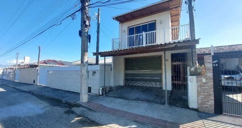 Casa com 3 quartos para alugar na IZAURA PODANOSKI, 239, Forquilhas, São José