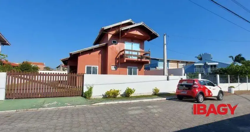 Excelente Casa 3 dormitório(s) em Barra da lagoa - FLORIANÓPOLIS