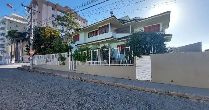 Casa com 4 quartos para alugar na Rua João Nilo Morfim, 84, Nossa Senhora do Rosário, São José