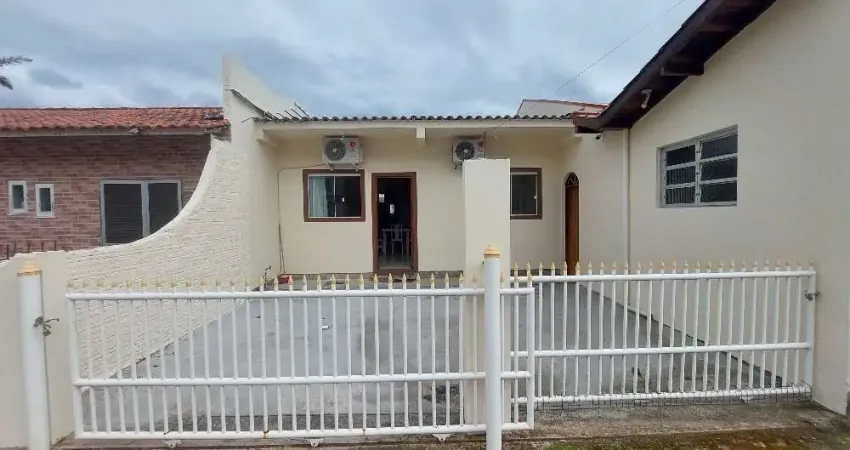 Casa com 2 quartos para alugar na Avenida Ari Amâncio da Silveira, 50, Praia de Fora, Palhoça
