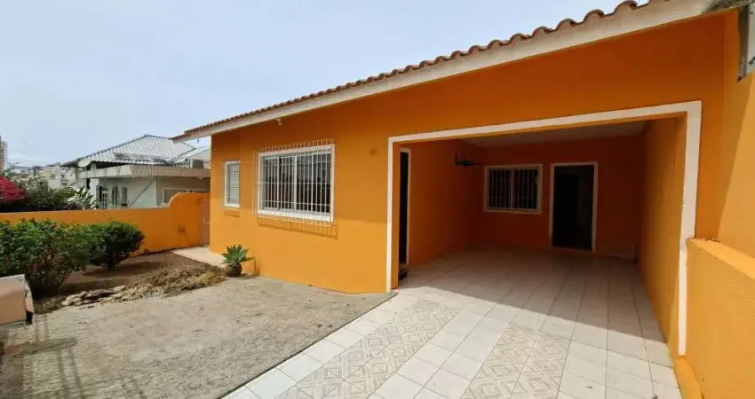Casa com 3 quartos para alugar na José Maykot, 201, Canto, Florianópolis