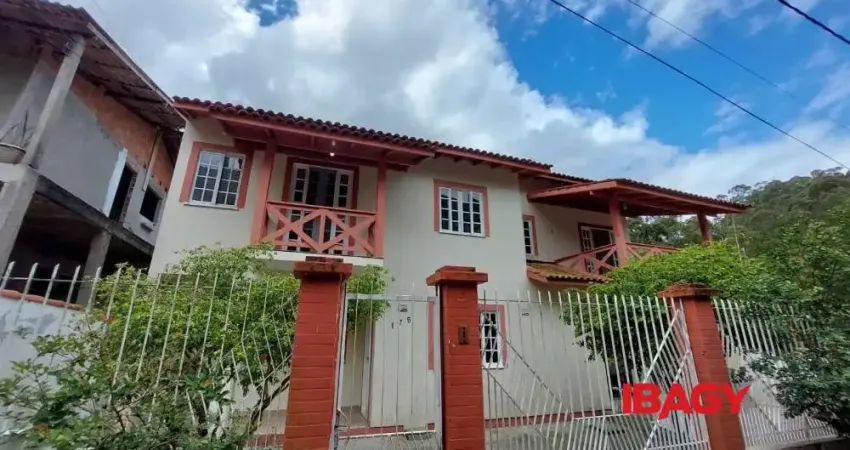 Casa com 4 quartos para alugar na Servidão Cacupé, 175, Cacupé, Florianópolis