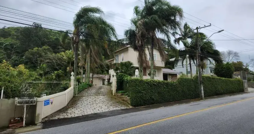 Casa com 4 quartos para alugar na Rua Assis Brasil, 5380, Ponta de Baixo, São José