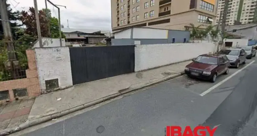 Terreno comercial para alugar na Rua Santo Antônio, 1484, Barreiros, São José