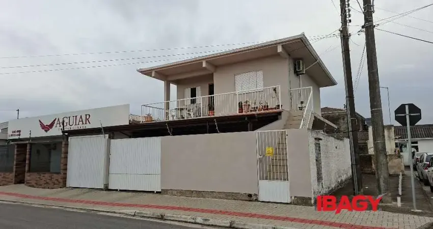 Apartamento com 2 quartos para alugar na Rua Jerônimo Ávila, 249, Ponte do Imaruim, Palhoça