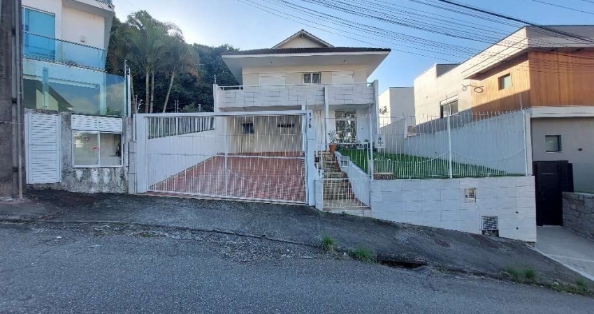 Excelente Casa 4 dormitório(s) em Córrego Grande - Florianópolis
