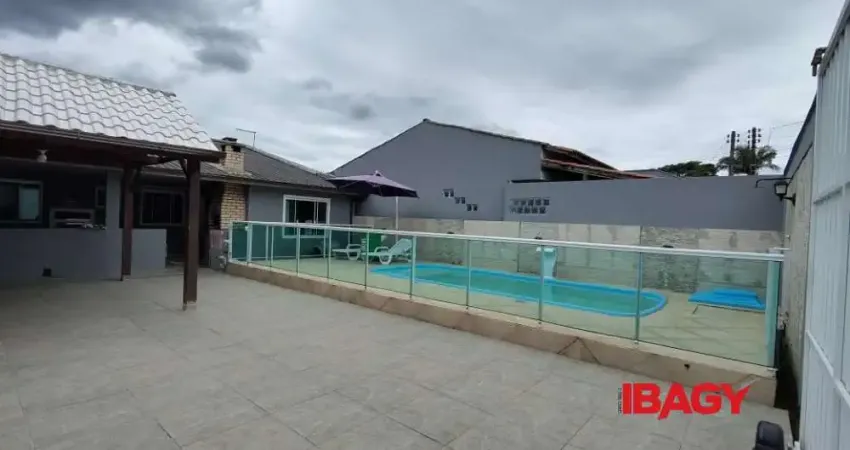 Casa com 2 quartos para alugar na Cabo Verde, 73, Forquilhas, São José