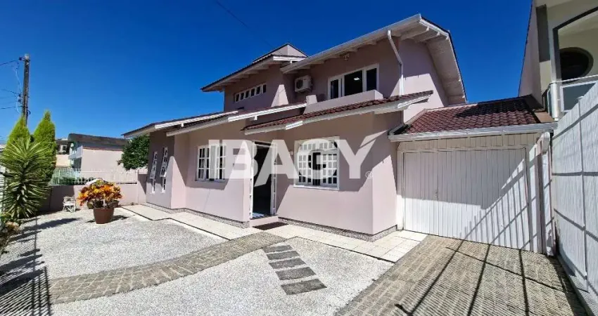 Casa com 3 quartos para alugar na Rua Santa Clara, 882, Areias, São José
