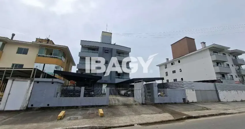 Apartamento com 2 quartos para alugar na Avenida Nelson Baltazar Schütz, 534, Aririu, Palhoça