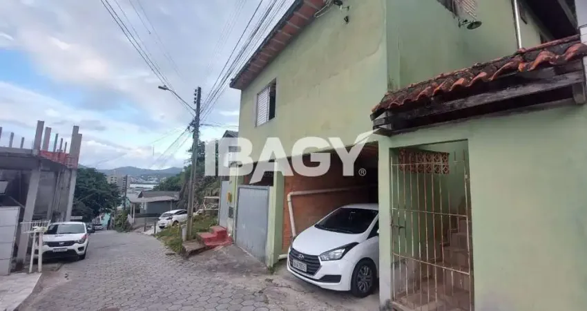 Excelente casa 4 dormitório(s) em agronomica - florianopolis