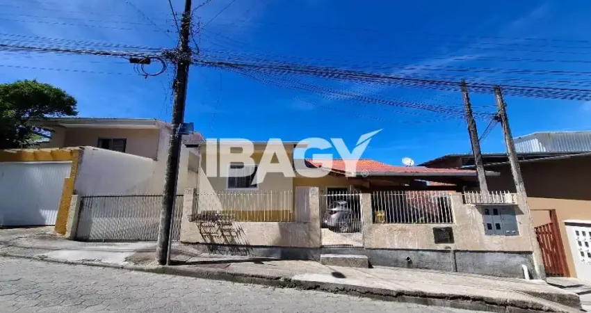 Excelente casa 2 dormitório(s) em itacorubi - florianópolis