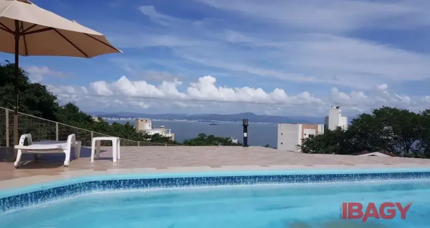 Excelente casa 4 dormitório(s) em joão paulo - florianópolis