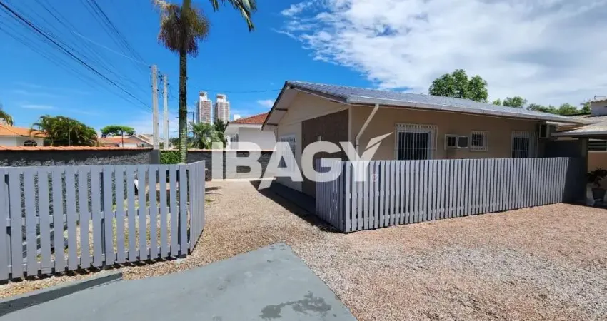 Casa com 2 quartos para alugar na Rua Ervino Scheidt, 285, Centro, Palhoça