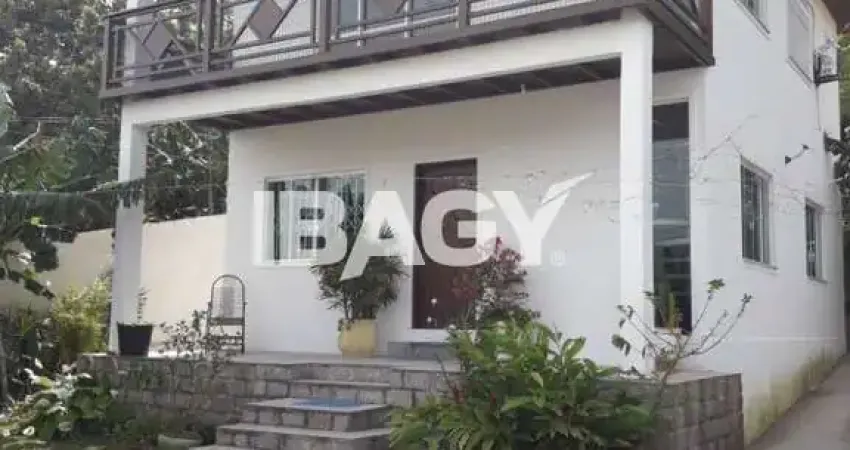 Excelente casa 4 dormitório(s) em barra da lagoa - florianópolis