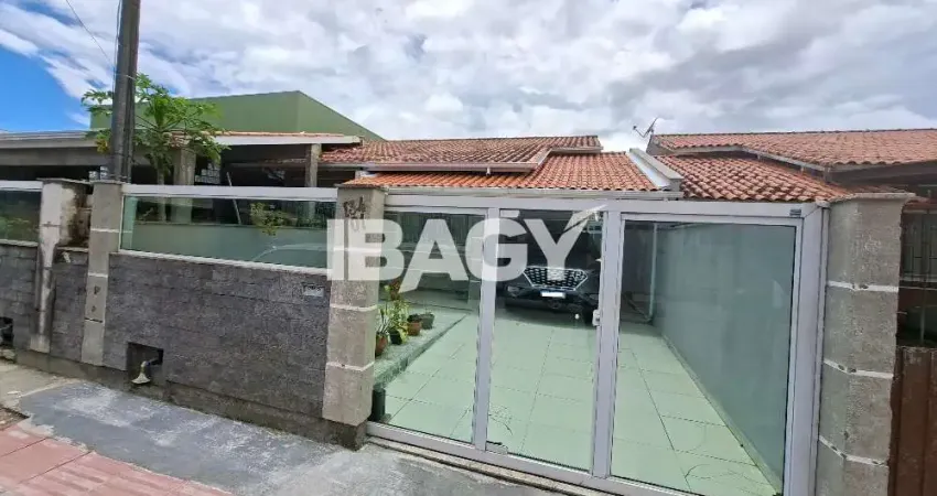 Casa com 2 quartos para alugar na Rua das Alfazemas, 134, Barra do Aririú, Palhoça