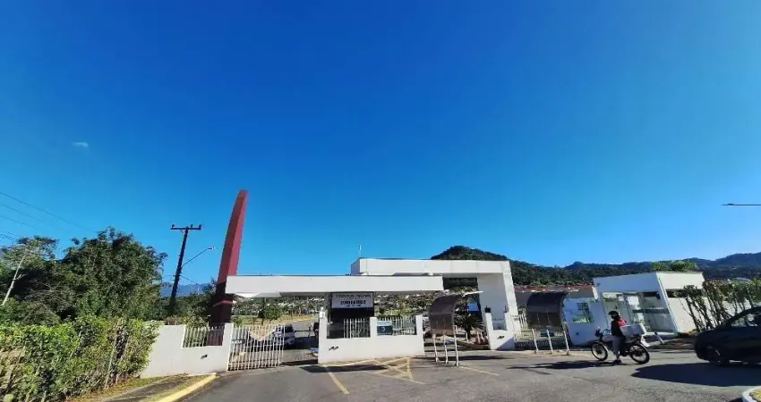 Casa com 3 quartos para alugar na Avenida Paulo Roberto Vidal, 1455, Bela Vista, Palhoça