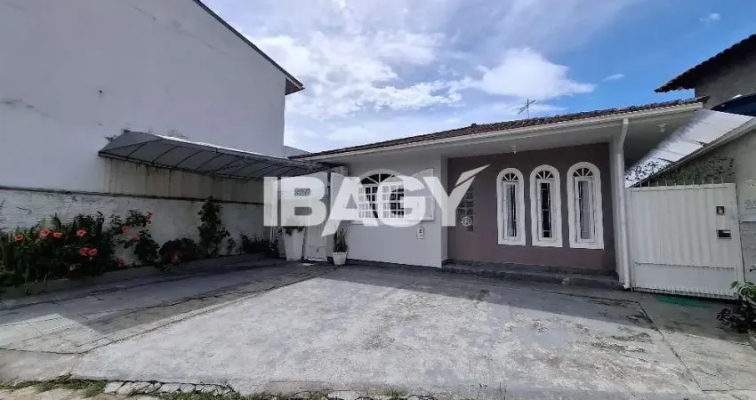 Casa com 4 quartos para alugar na Servidão Júlio Husadel de Amorim, 43, Centro, Biguaçu