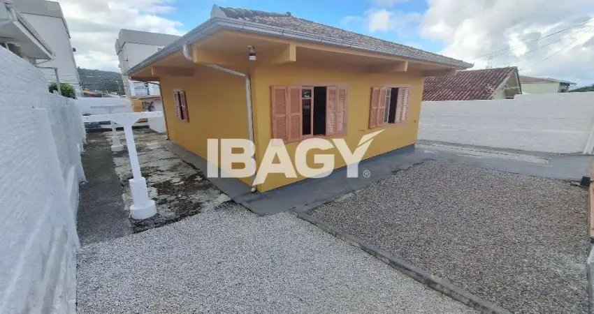 Casa com 4 quartos para alugar na Rua Bertoldo Kuhl Helbe, 296, Bom Viver, Biguaçu