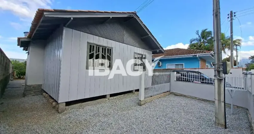 Casa com 2 quartos para alugar na Rua César Renê Wagner, 264, Alto Aririu, Palhoça