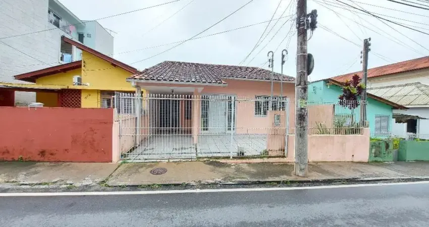 Excelente Casa 3 dormitório(s) em Centro - Florianópolis