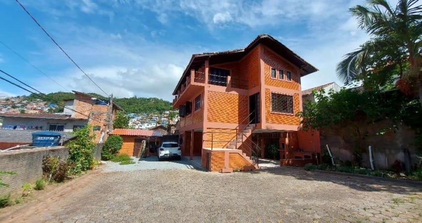Excelente Casa 3 dormitório(s) em Agronômica - Florianópolis